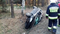 OSP Parchów: Pojazd osobowy wypadł z drogi.