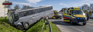 Zderzenie pojazdu wojskowego z autobusem w Polkowicach.